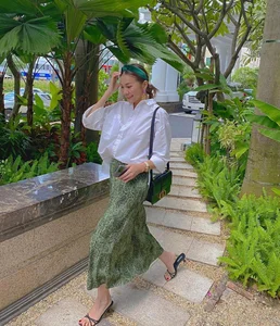 The Ultimate Guide to Styling Grandma Shoes: The Retro Footwear Trend - image 13