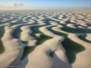 Brazil's Natural Wonder: The Giant 'Bedsheet' Dunes of Lençóis Maranhenses - image 1