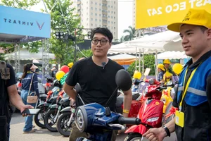 Hanoi Residents Quickly Switch from Gasoline to Electric Vehicles - image 5