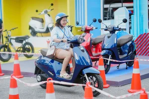Hanoi Residents Quickly Switch from Gasoline to Electric Vehicles - image 2