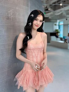 Ngoc Trinh Captivates in Elegant and Sophisticated Lady-Like Fashion Style - image 0