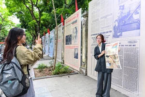 Vietnam’s Youth Embrace Heritage: Hundreds Queue for History Exhibition - image 5