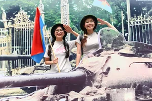 Vietnam’s Youth Embrace Heritage: Hundreds Queue for History Exhibition - image 7
