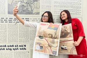 Vietnam’s Youth Embrace Heritage: Hundreds Queue for History Exhibition - image 4