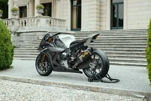BMW Concept RR: The Future of Superbikes Wrapped in Full Carbon Fiber - image 0