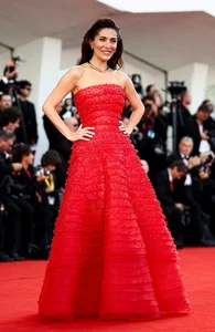 Runway Beauties Steal the Spotlight on the Red Carpet - image 6