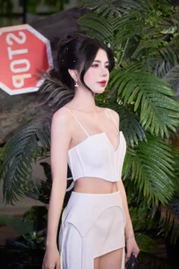 Mai Dora: Youthful and Bold Fashion Style Gallery - image 5