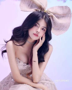 Mai Dora: Youthful and Bold Fashion Style Gallery - image 0
