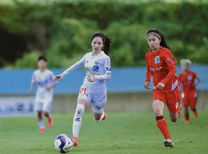 Football Star Tran Thi Duyen Stuns in Gorgeous Bikini Photos - image 5