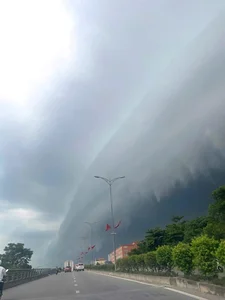 Strange Sky Over Vinh City Ahead of Typhoon Yagi Landfall - image 1