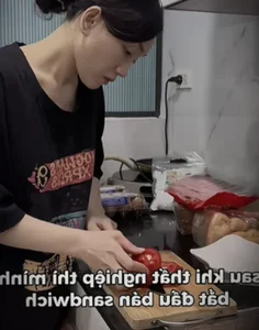 Former Beauty Queen and Single Mother Pauses Hanoi Sandwich Business: The Story Behind the Hiatus - image 4