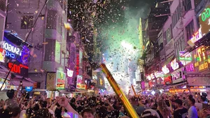 Bui Vien Walking Street Explodes with Joy for New Year 2025 - image 3