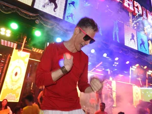 Bui Vien Walking Street Explodes with Joy for New Year 2025 - image 4
