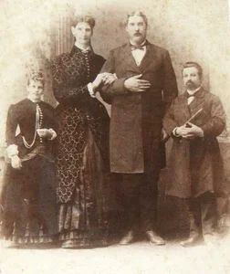 The Inspiring Journey of the World's Tallest Couple and Family Life - image 1