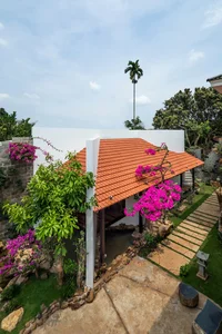Peaceful Tiled Roof House in Vietnam Central Highlands Captivates Foreign Media - image 2