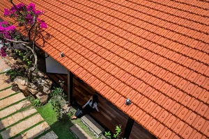 Peaceful Tiled Roof House in Vietnam Central Highlands Captivates Foreign Media - image 1