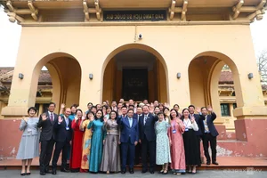 Vietnamese and Japanese Prime Ministers Enjoy Pho and Coffee Together - image 4