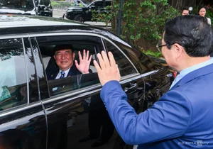 Vietnamese and Japanese Prime Ministers Enjoy Pho and Coffee Together - image 6