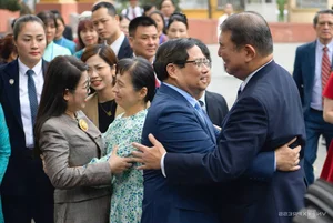 Vietnamese and Japanese Prime Ministers Enjoy Pho and Coffee Together - image 0