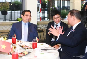 Vietnamese and Japanese Prime Ministers Enjoy Pho and Coffee Together - image 8