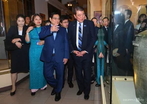 Vietnamese and Japanese Prime Ministers Enjoy Pho and Coffee Together - image 1