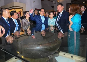 Vietnamese and Japanese Prime Ministers Enjoy Pho and Coffee Together - image 2