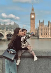 Phanh Lee's Cinematic Family Style: A Masterclass in Modern Motherhood Fashion - image 4