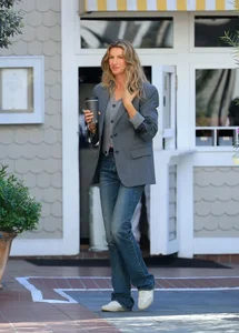 Timeless Fashion Secrets: 4 Hollywood Icons Over 40 Inspiring Modern Street Style - image 10