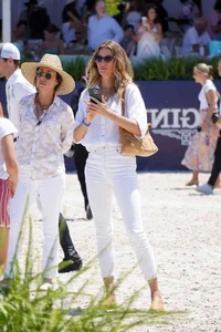 Timeless Fashion Secrets: 4 Hollywood Icons Over 40 Inspiring Modern Street Style - image 1