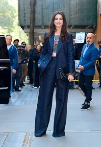 Timeless Fashion Secrets: 4 Hollywood Icons Over 40 Inspiring Modern Street Style - image 9