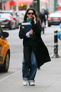 Timeless Fashion Secrets: 4 Hollywood Icons Over 40 Inspiring Modern Street Style - image 6