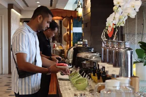 Vietnamese Chef Shares Experience Serving Traditional Banh Cuon to Indian Billionaire's Delegation - image 4