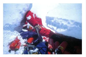 7 Mind-Blowing Facts About Mount Everest That Will Amaze You - image 0