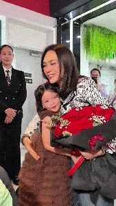 Mỹ Tâm Hội Ngộ Bé Gái 7 Tuổi Gây Sốt Tại A80: Khoảnh Khắc Đáng Yêu Khó Quên - image 5