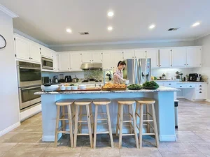Inside Actress Dieu Huong's Beautiful Life in Her US Villa - image 1
