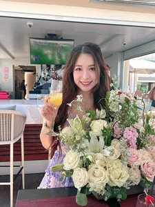 Vietnamese Star Huong Tram Dazzles Fans with Sparkly Stage Performance Outfit - image 8