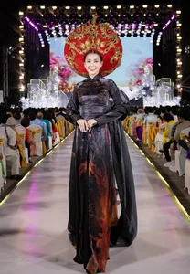 Miss Tieu Vy Stuns in Majestic 10-Meter Phoenix Ao Dai by Duc Vincie - image 0