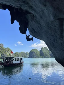 Adventure in Cat Ba: Western Tourists Embrace the Thrill of Deep Water Soloing - image 1