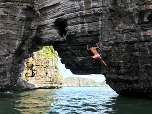 Adventure in Cat Ba: Western Tourists Embrace the Thrill of Deep Water Soloing - image 7