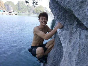 Adventure in Cat Ba: Western Tourists Embrace the Thrill of Deep Water Soloing - image 0