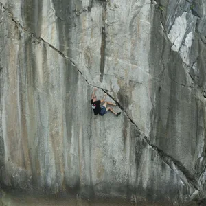 Adventure in Cat Ba: Western Tourists Embrace the Thrill of Deep Water Soloing - image 5