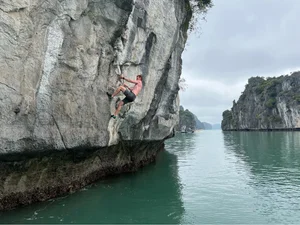 Adventure in Cat Ba: Western Tourists Embrace the Thrill of Deep Water Soloing - image 8