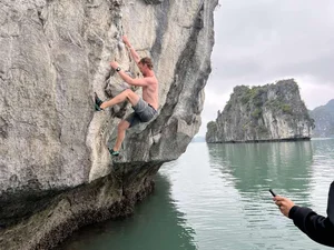 Adventure in Cat Ba: Western Tourists Embrace the Thrill of Deep Water Soloing - image 10