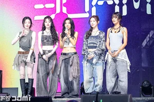 K-Pop Idol's Drastic Weight Loss Sparks Serious Health Concerns Among Fans - image 2
