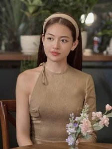 Vietnamese Celebrity Style and Life Updates: Winter Fashion and Heartwarming Family Moments - image 0