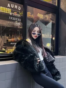 Vietnamese Celebrity Style and Life Updates: Winter Fashion and Heartwarming Family Moments - image 7