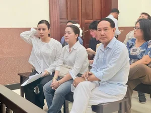 Hong Loan Faces Legal Challenges Over Late Artist Vu Linh’s Estate Amid Family Conflict - image 4