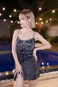 Mac Van Khoa's Wife Stuns in Bikini, Rivaling Beauty Queens - image 2