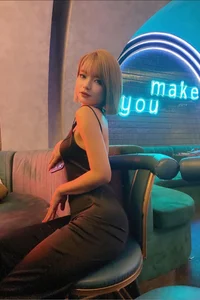 Mac Van Khoa's Wife Stuns in Bikini, Rivaling Beauty Queens - image 4