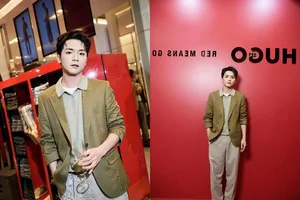 Vuong Binh Sparks Excitement at HUGO Event Launching 'Red Means GO' Campaign - image 2